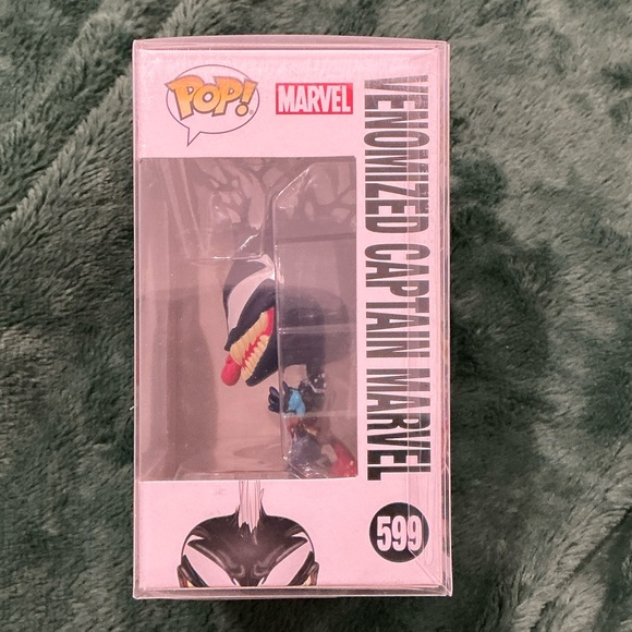 Funko Venomized Captain Marvel Pop! Vinyl - Black, White, Red, Yellow - Picture 4 of 6